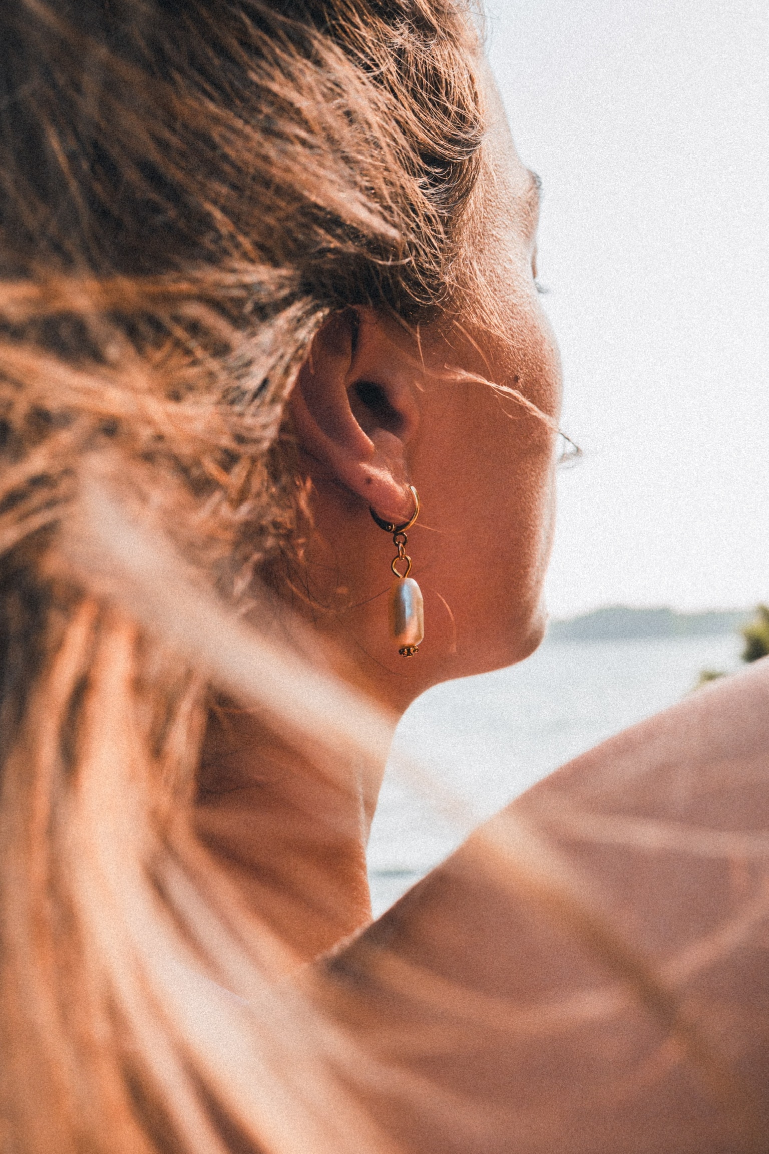 The Pearl Earrings thumbnail 2